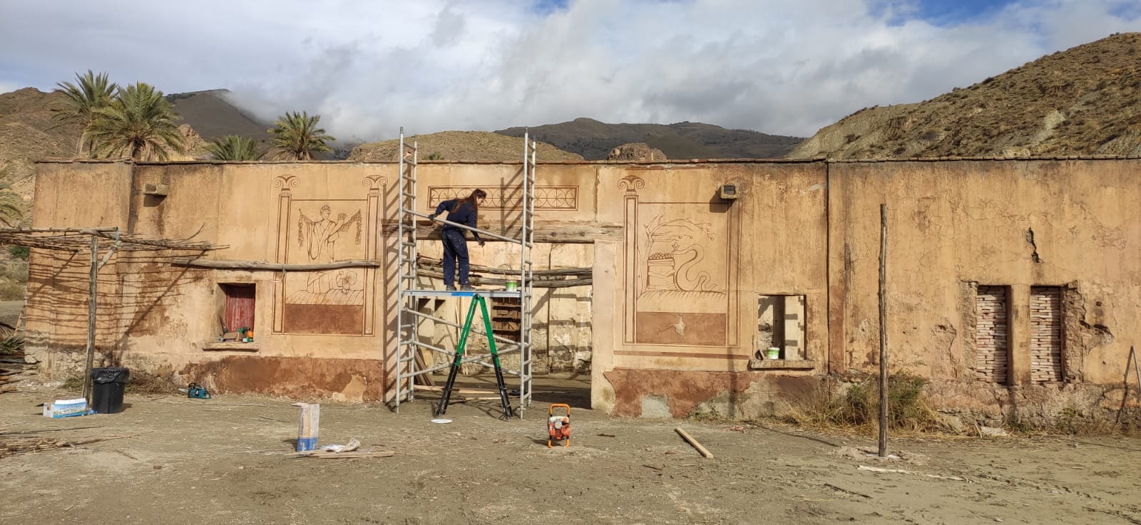 Reyes Núñez at work on a scenic painting